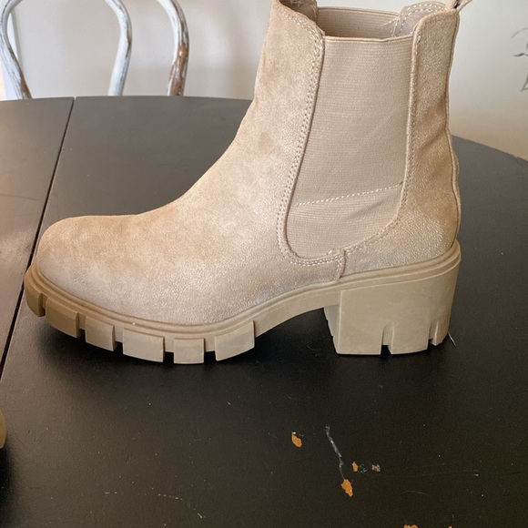 EUC Madden Girl boots size 9 - Picture 2 of 4